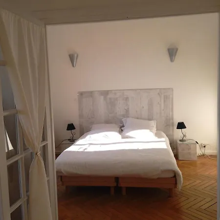 Tres Beau 2 Pieces Front De Appartement *